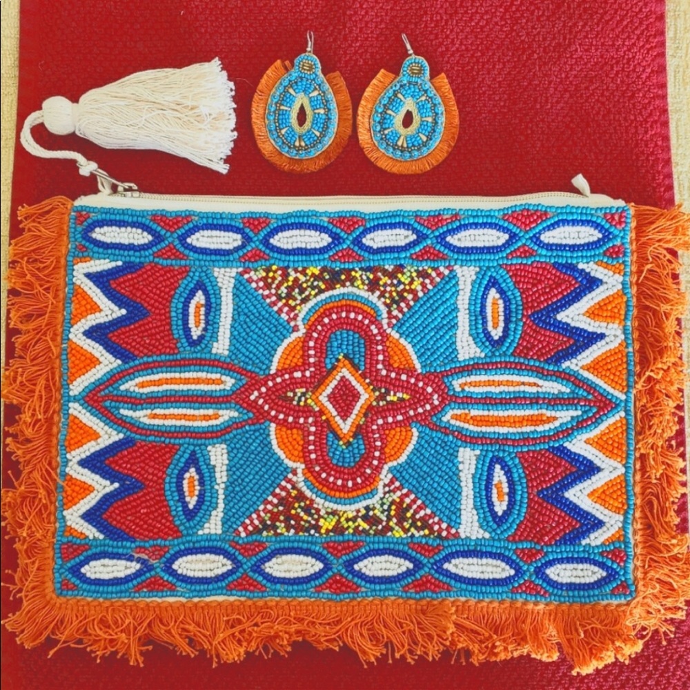Sassy Jones vintage clutch & earrings!! 🔥 (Read last comment🙂)